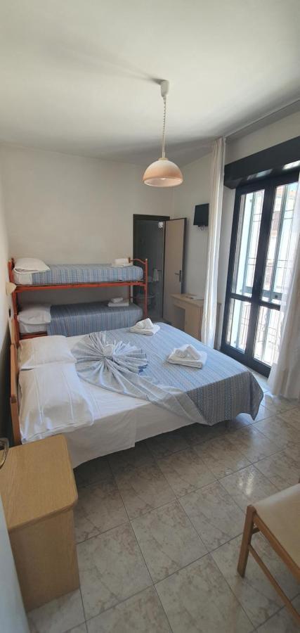 Hotel Vela Azzurra Rímini Exterior foto