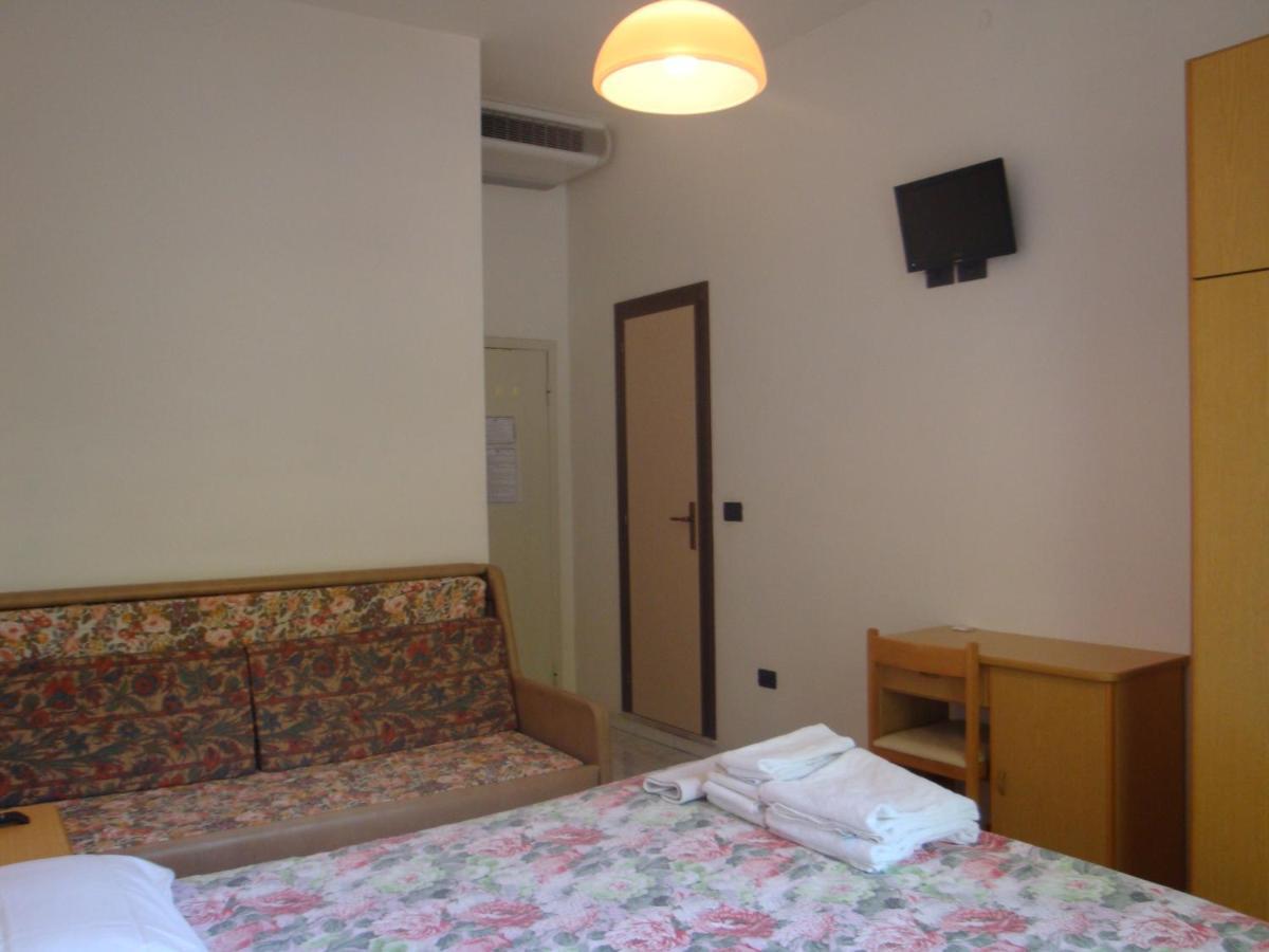 Hotel Vela Azzurra Rímini Habitación foto